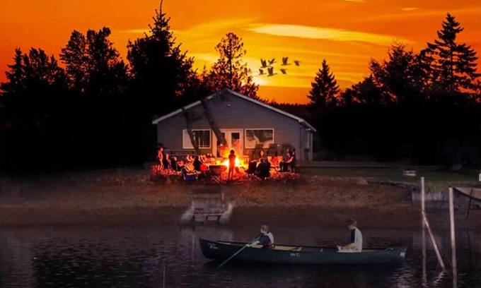 Au Gres Cabin | Cozy Home on Lake Huron II