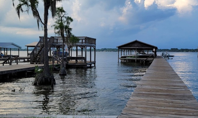 White Lake House | Cozy home w/ easy walk to lake