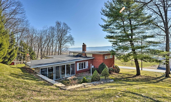 Belleville House | Cozy Home w/Private Patio & Views, Hiking On-Site