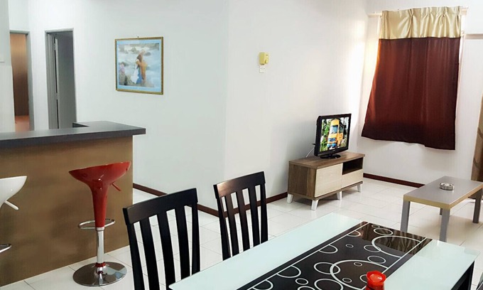 Si Rusa Apartment | Cozy home with convenient location, walking distance to the beach