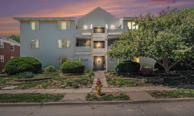 Midtown House | Cozy Home with Comfort & Prime Location & King Bed
