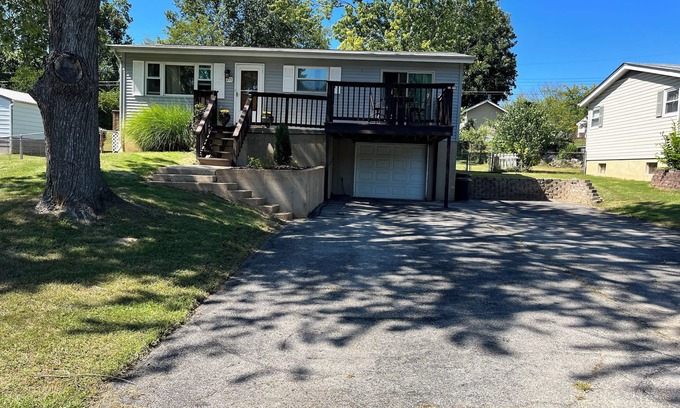 Gray Summit House | Cozy home with great outdoor space to relax, bbq or play with your fur baby.
