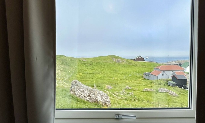 Skopun House | Cozy home with jacuzzi