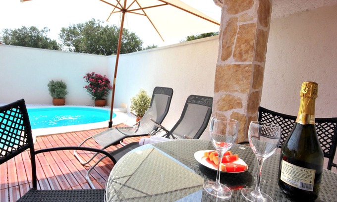 Rovinjsko Selo House | Cozy house for 2, private pool, Rovinj 5 mins, free wifi PC