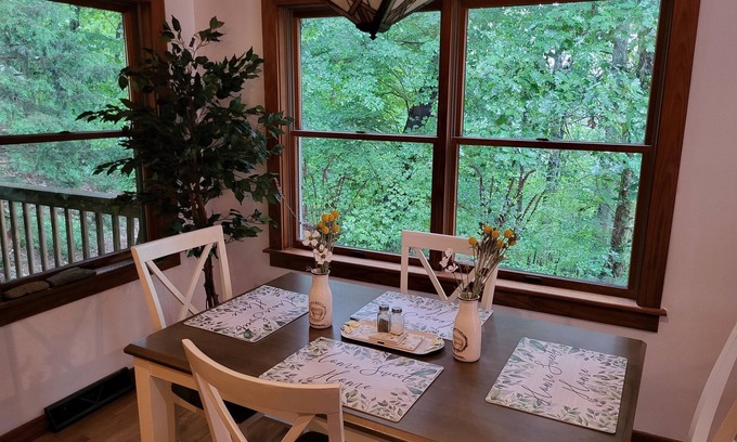 Shipman House | Cozy house right in the woods! Garden paths galore! Wineries/Distilleries near.