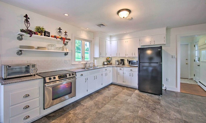 Kinzers House | Cozy Kinzers Getaway w/Furnished Deck, Grill