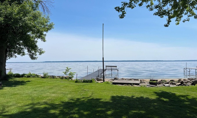 Neenah House | Cozy Lake Front House in Neenah