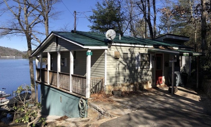 Santeetlah House | Cozy Lake-front cabin with a private dock and beautiful views on Lake Santeetlah