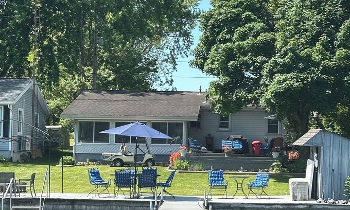 Frontier House | Cozy Lakefront Getaway with 3 kayaks, in Hillsdale County, Bird Lake Michigan.
