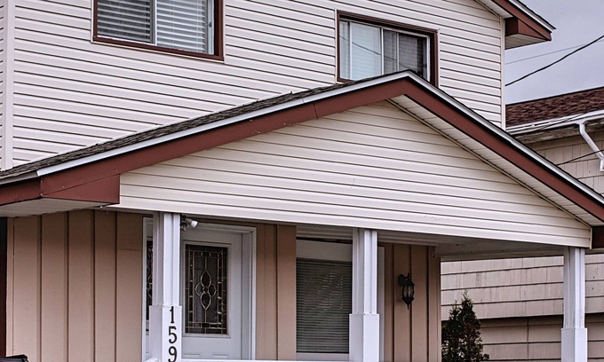 Timberlea House | Cozy Lakeside Getaway, Sleeps 8, Only 15 Minutes from Downtown Halifax