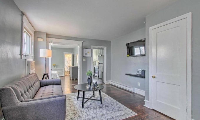 Upper Darby Apartment | Cozy Large 1 Bedroom with Open Floor Plan