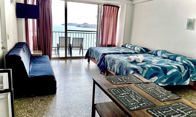 Costera Acapulco Apartment | Cozy Loft 18 Twin Towers