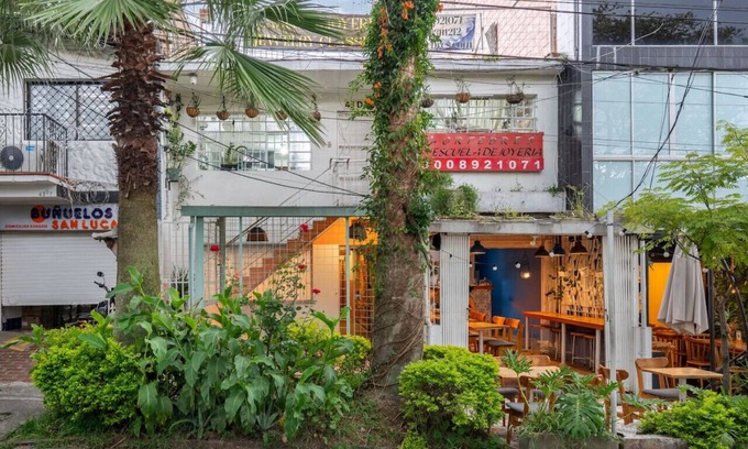 Castropol Apartment | Cozy Loft Apartment in Manila with kitchenette