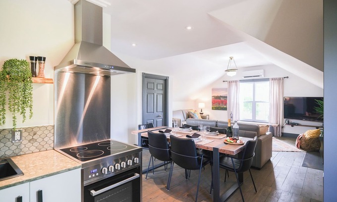 Niagara-on-the-Lake Apartment | Cozy Loft in the Village of Virgil