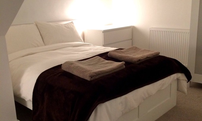 Turnham Green House | Cozy Loft Room in West London, Chiswick