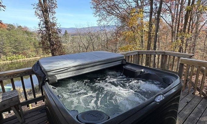 Luray Cabin | Cozy log cabin~hot tub~fireplace~waterfront~firepit~ Pets welcome!