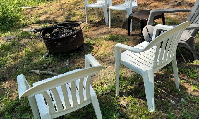 Rockport Cabin | Cozy log cabin with convenient Rockport location; pet friendly!