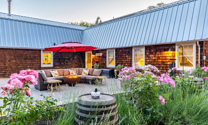 Paso Robles House | Cozy Lux Barnhouse in Paso Robles