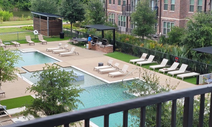 Farmers Branch Apartment | Cozy modern apt in the Dallas metropolitan area