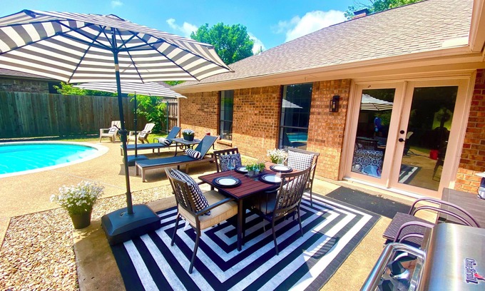 Wylie House | Cozy Modern Farmhouse with pool! Close to downtown Wylie!