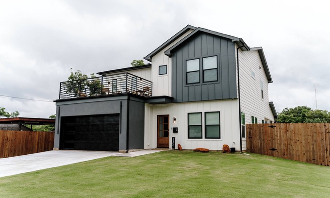 Haltom City House | Cozy modern home. Centrally locate. Fun for the whole family