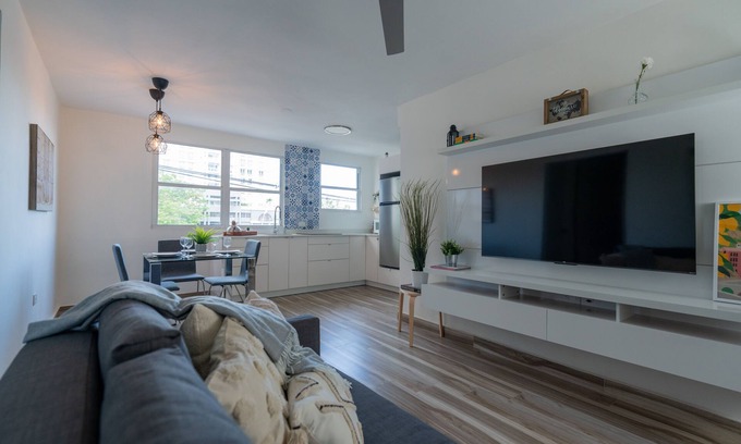 Santurce Apartment | Cozy & Modern. In the heart of San Juan, steps from la Placita.nRenovated apt.