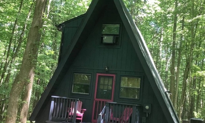 Berkeley Springs Cabin | Cozy Modern Private Cabin with Hot Tub in Coolfont