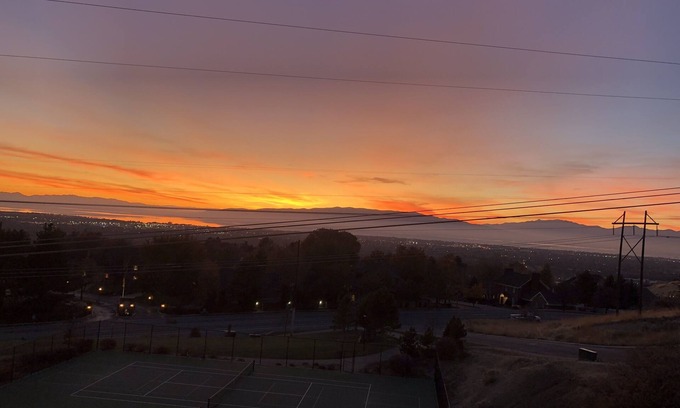 Sherwood Hills House | Cozy & Modern with Provo's finest views – 15 min from Sundance.