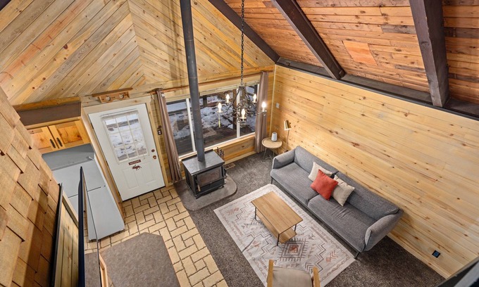Snowbird Cabin | Cozy Mountain Hideaway w/Wood Stove