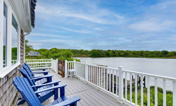 Narragansett Cottage | Cozy Narragansett Cottage w/Dock & Outdoor Shower