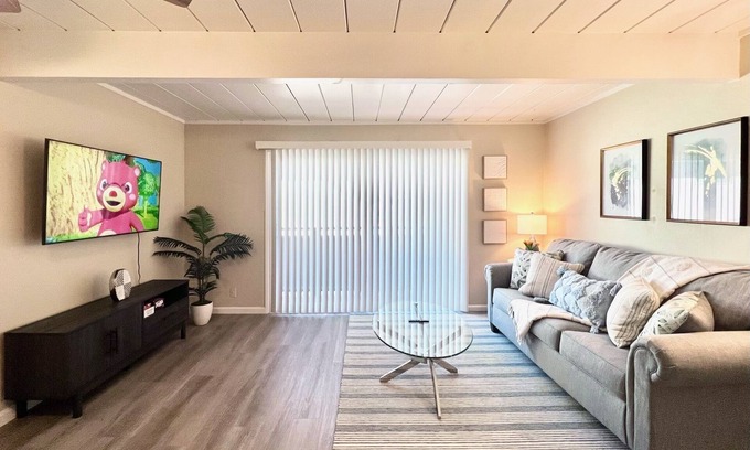 Ventura Apartment | Cozy New 1B1b King bed Apt in downtown Palo Alto