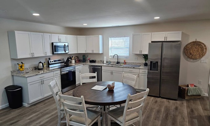 Middletown House | Cozy New Const. Ranch Near Park