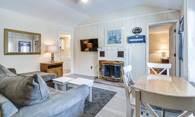 Bartlett Cottage | Cozy New Hampshire Cottage w/Deck, Near Skiing!