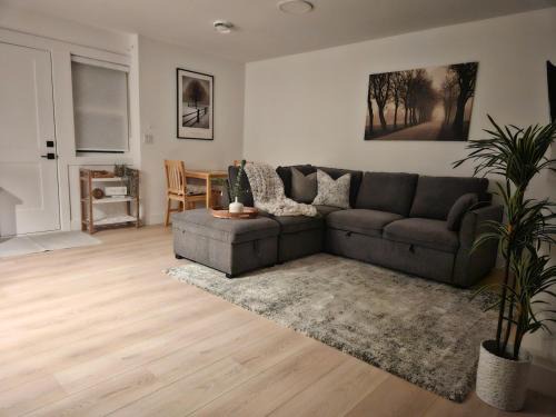 Maple Ridge Apartment | Cozy new Suite in Silver Valley