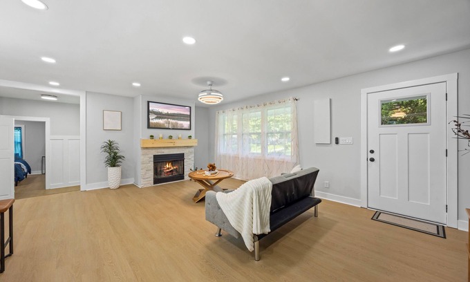 Smyrna House | Cozy, Newly Renovated 3BR/2 BA Smyrna Home - Truist Park & Roxy