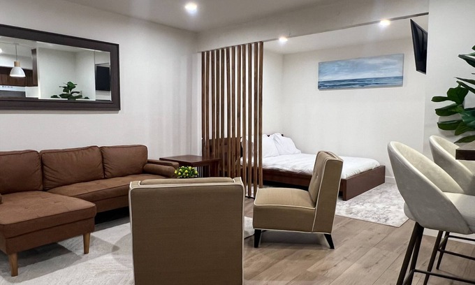Northwood Condo | Cozy, newly renovated studio condo with fitness room, WiFi in delightful Irvine