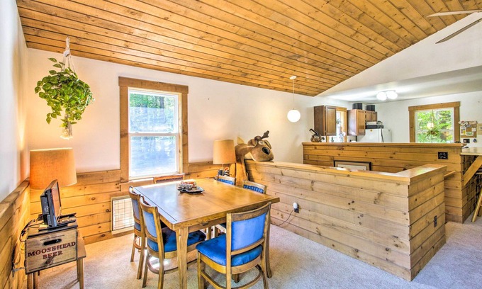 Cranmore Birches Cottage | Cozy North Conway Home: Walk to Slopes & Dtwn