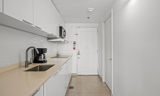 Puerta de Tierra Apartment | Cozy Oceanfront Getaway Balcony Sea View