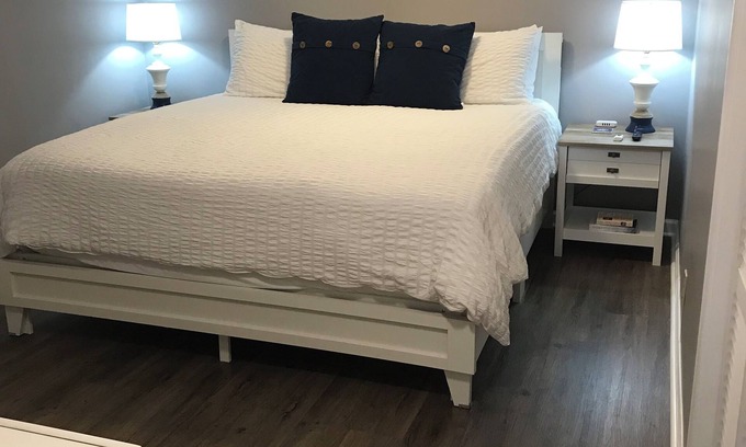 Durhamville Apartment | Cozy one-bedroom rental steps from the lake with full amenities