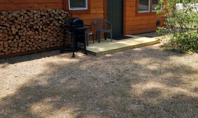 Walhalla Cabin | Cozy, open concept barnwood cabin with pool table & shuffleboard near PM river!