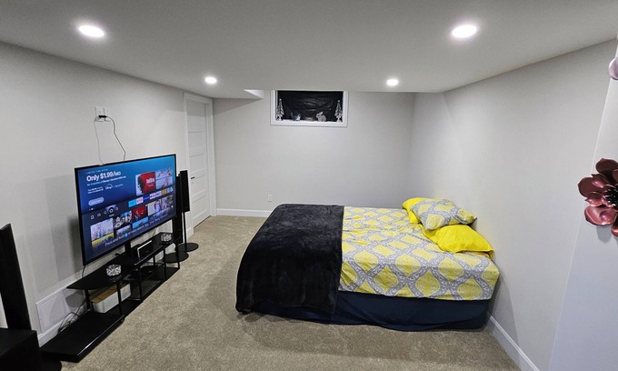 Embrun Apartment | Cozy place 10mins drive to Calypso Park & 25mins to Ottawa