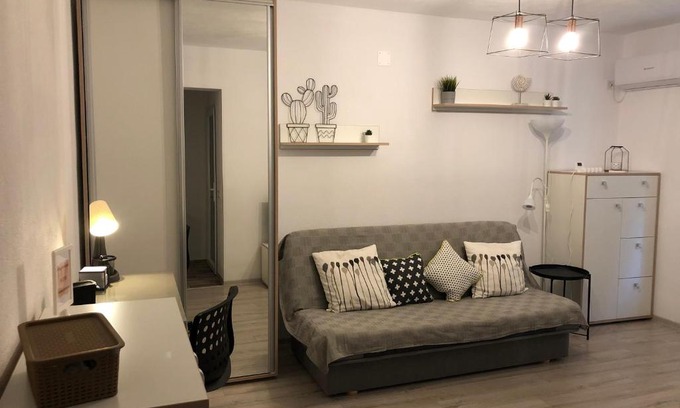 Pitesti Apartment | Cozy Place 47-Self check in & out-HBO MAX