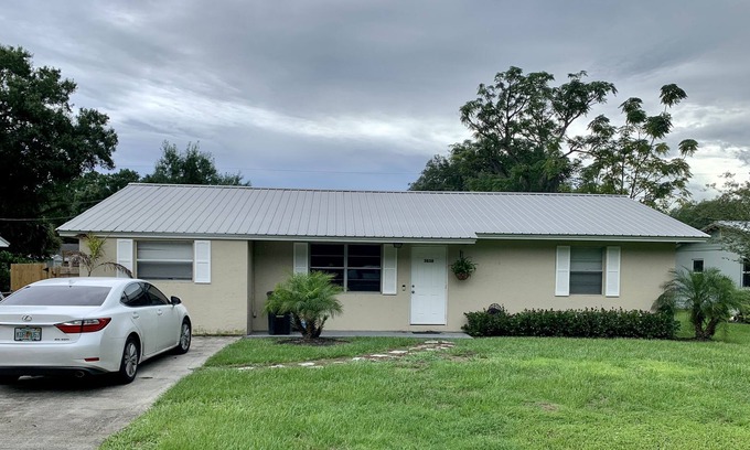 Okeechobee House | Cozy private home 5 minutes from Okeechobee Lake