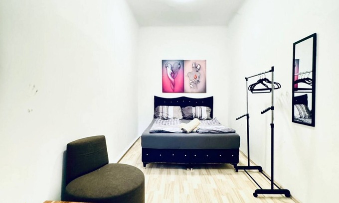 Floridsdorf Apartment | Cozy Private Room | Shared Flat Near FAC Platz
