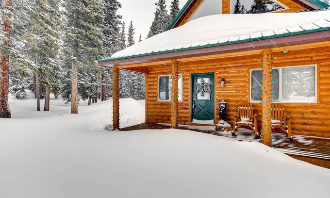 Valley of the Sun Cabin | Cozy Quiet Log Cabin in the Woods w/Epic Views, Fireplace - Whimsical Hollow