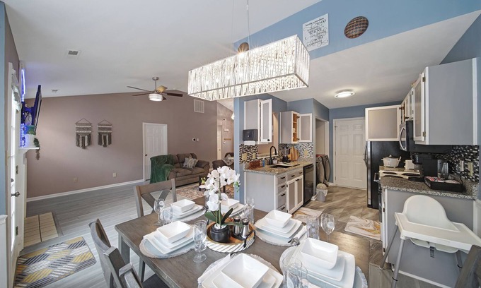 Charlotte House | Cozy Ranch In Charlotte Near Carowinds, Rock Hill & Fort Mill