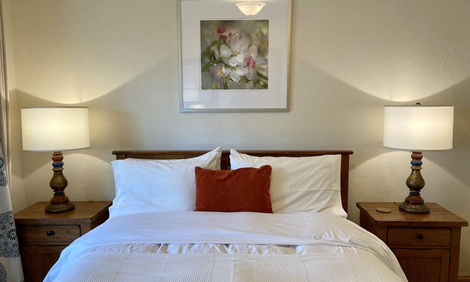 Pacific Grove House | Cozy & Relaxing - Family Friendly - Cheerful 2-bed 2-bath home