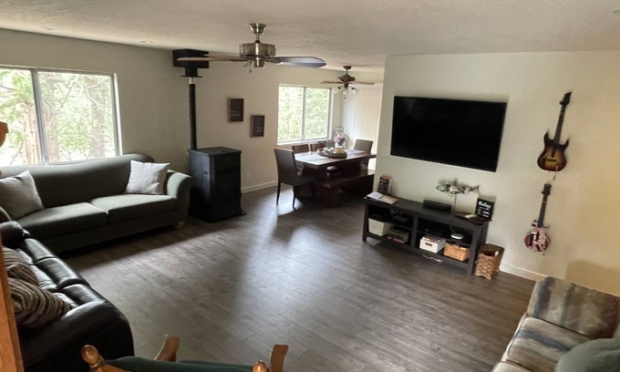 Groveland Cabin | Cozy, Remodeled Home in Groveland. Close to Yosemite! Huge Lot and Deck! AC!