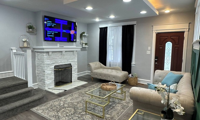 Yeadon House | Cozy Retreat near Downtown Philly, UPenn, Sleeps 8, QBed, Fast Wi-Fi