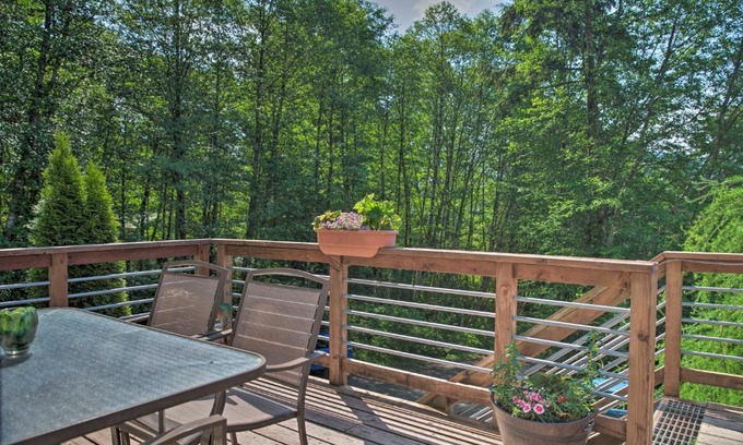 Mendenhall Valley Apartment | Cozy Retreat with Fire Pit - Near Mendenhall Glacier